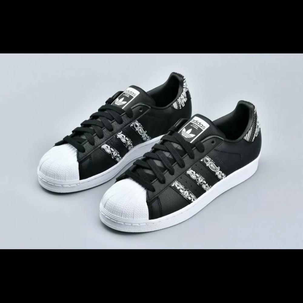 Adidas Original Superstar Graffiti Black/White